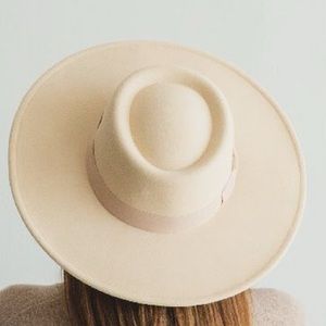 NWT Ivory Wide Brim Boater Hat